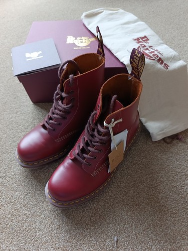 Martens unisex 8 boots - unisex,