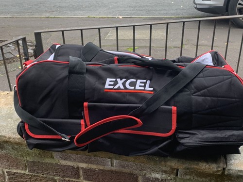 Travel duffel bag with - /,