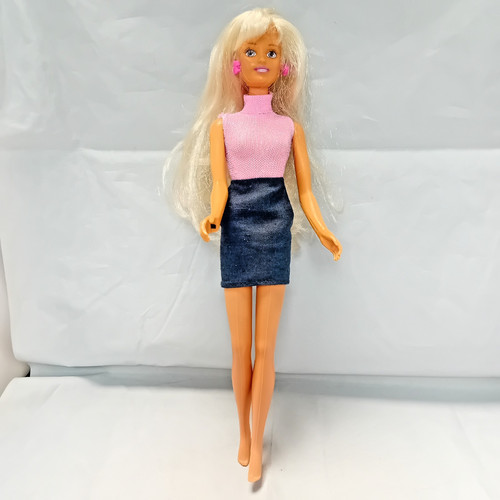 Hasbro sindy doll - hasbro, with