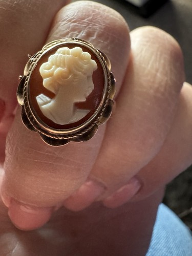 Good sized heavy gold cameo - heavy,
