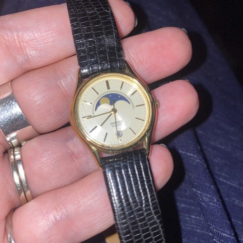 Vintage ladies gold tone - tone, seiko
