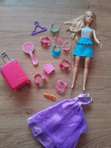Barbie doll bundle - barbie,