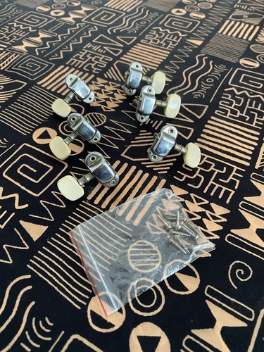 Vox crucianelli tuning pegs - tuning,