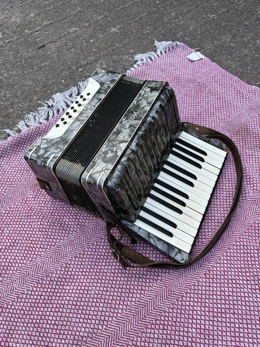 Hohner student piano - hohner, ii