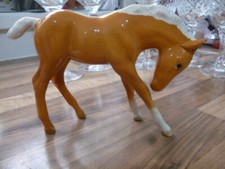 BESWICK Palomino Foal head down to right