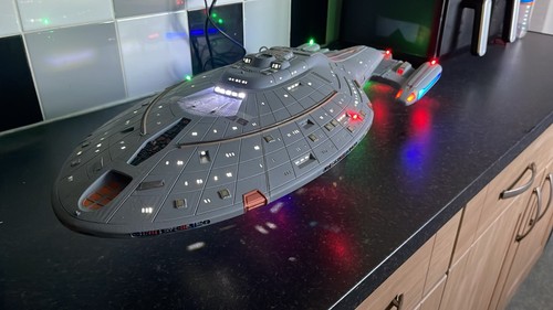 Star trek large voyager model - trek,