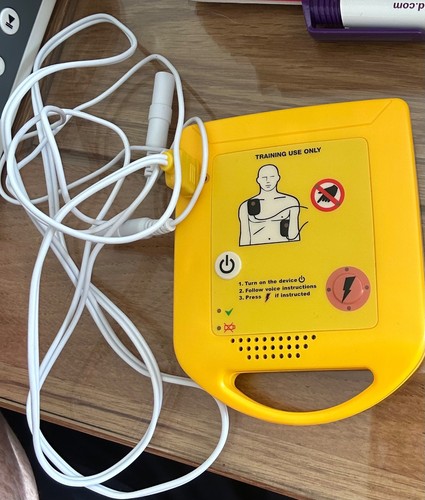 Qualsafe mini aed trainer - qualsafe,