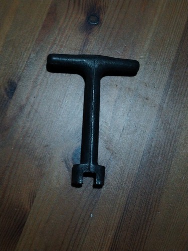 Vintage gas pump valve - ✴️vintage,