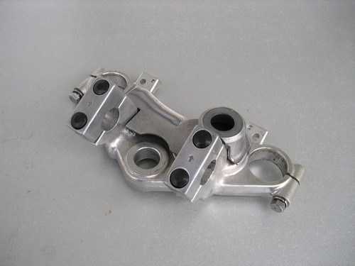 Triple clamp top yoke triple