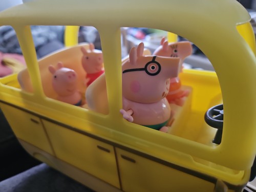 Pepper pig toy - car, figures
