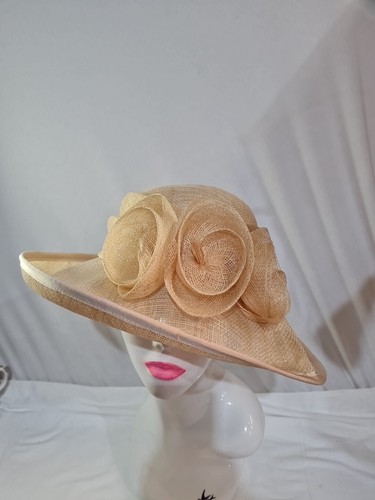 Hat ladies wedding races - wedding,