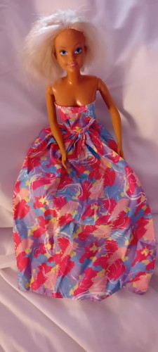 Vintage hasbro sindy doll - sindy, in