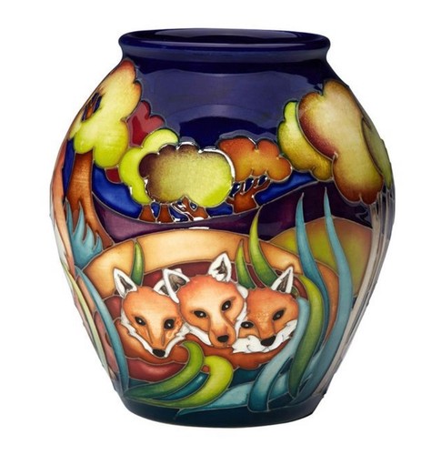 Moorcroft vase where foxes - moorcroft,