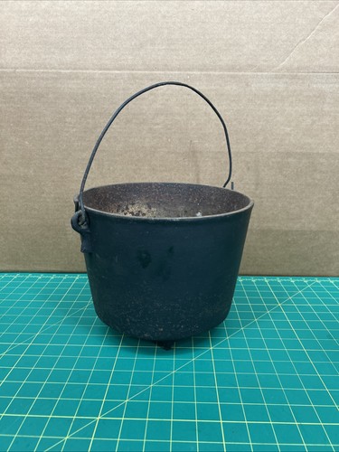 Cast iron leg bean pot - bean, with