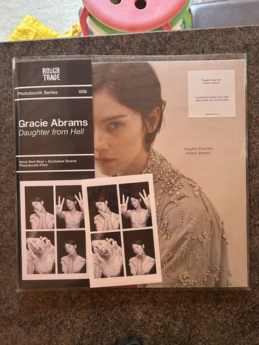 Gracie abrams daughter from - gracie,