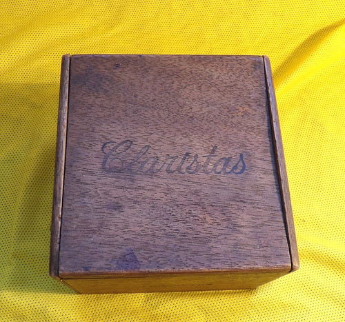Empty vintage wooden cigar - empty,