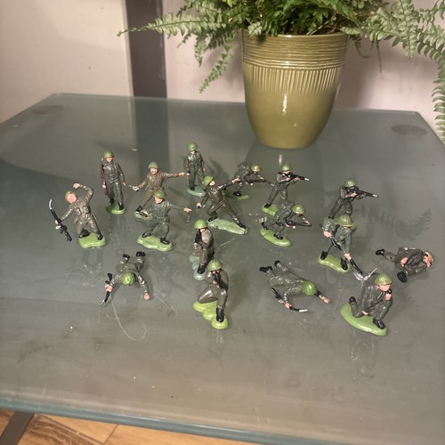 Britains plastic soldiers - plastic,
