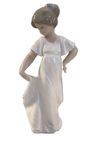 Vtg lladro nao how - how, girl