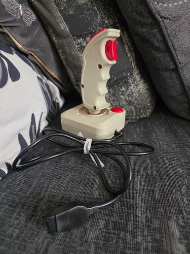 Joystick commodore amiga - ,