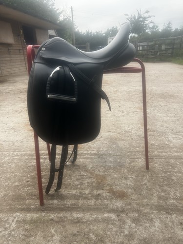 Barnsby dressage saddle - , 17”