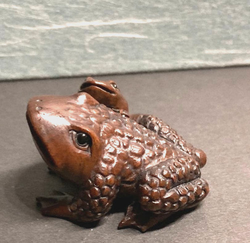 Frog netsuke wood - frog,