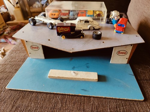 Esso lubrication service toys - esso,