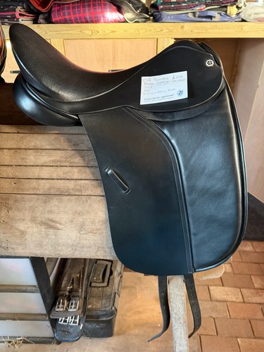 Barnsby dressage saddle - , 17