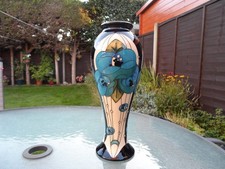 MOORCROFT   RENNIE ROSE BLUE