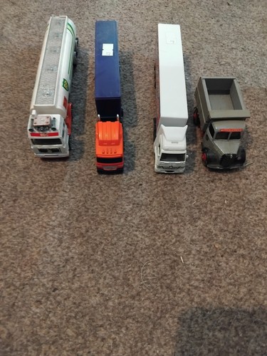 Set diecast model trucks - model,