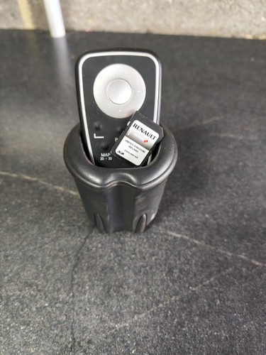 12renault tomtom sat nav - sat,