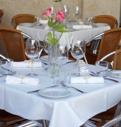 Hotel table cloths select - table,