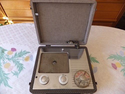 Vintage portable valve radio - ,