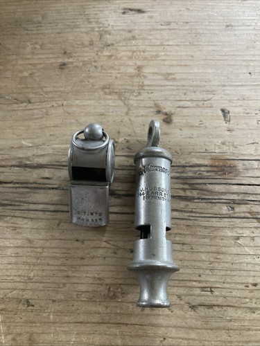 Metropolitan police whistle - whistle, j
