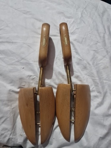 Dasco wooden shoe trees - wooden,