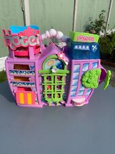 Pinypon Hotel, Campervan, Mini Car and several dolls 