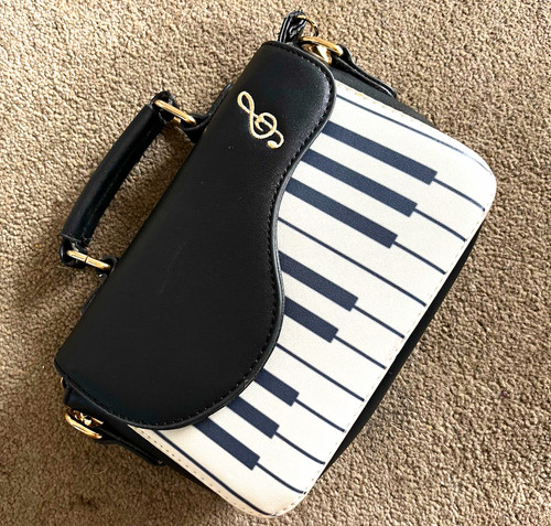 Piano keys black white - keys, black/white