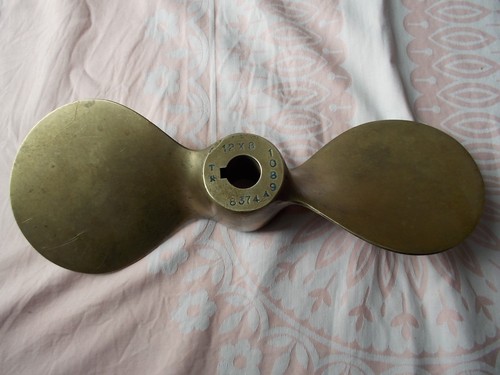 Bronze yacht propeller 8 - propeller, x