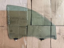 Breaking Mitsubishi L200 2008 Right  Front door window glass 