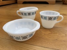 Vintage J&J Pyrex Chelsea