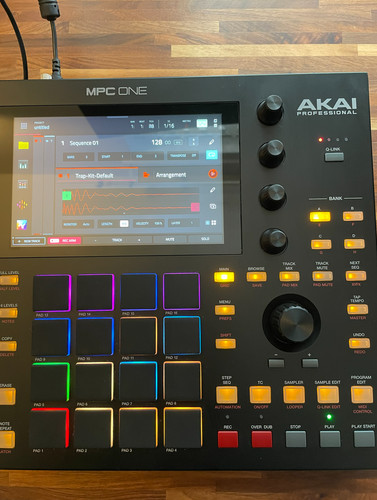 Akai mpc one 800 - +, of