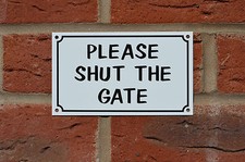 PLEASE SHUT THE GATE plastic