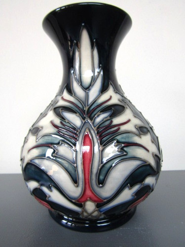 Moorcroft vase snakes head - ,