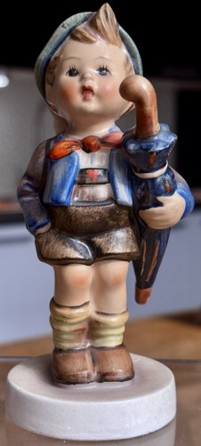 Hummel figurine 198 home - hummel,