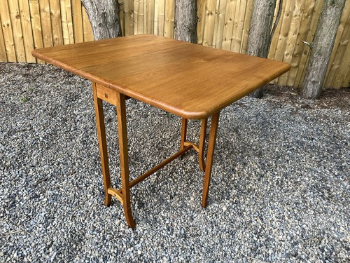 Modern light oak sabre - light,