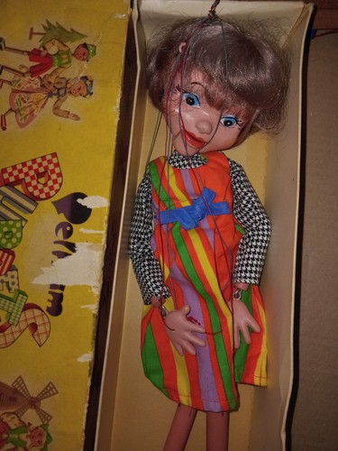 Pelham puppets open - puppets,