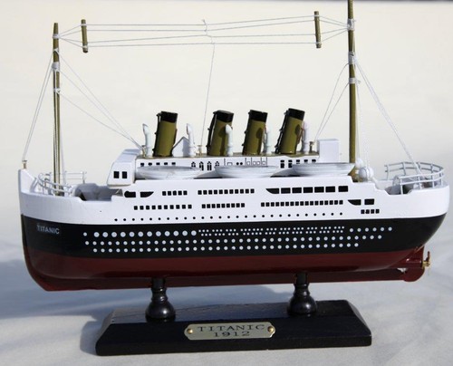Detailed wooden model - detailed,