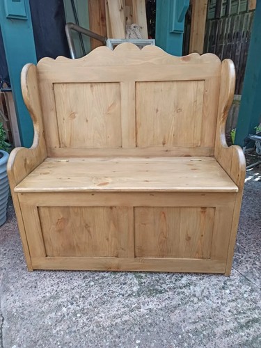 Monks bench settle pew - monks,