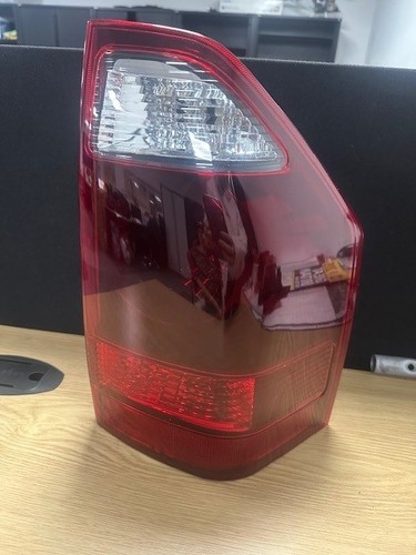 Right rear light tail - right,