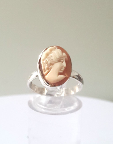 Gorgeous vintage real carved - gorgeous,