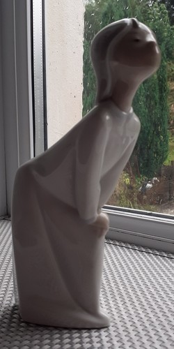 Nao lladro figurine girl - figurine,